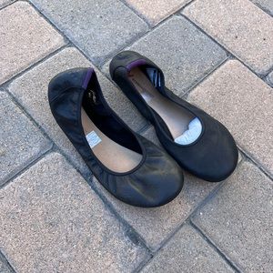 Vivobarefoot Jing Jing black leather ballet flats